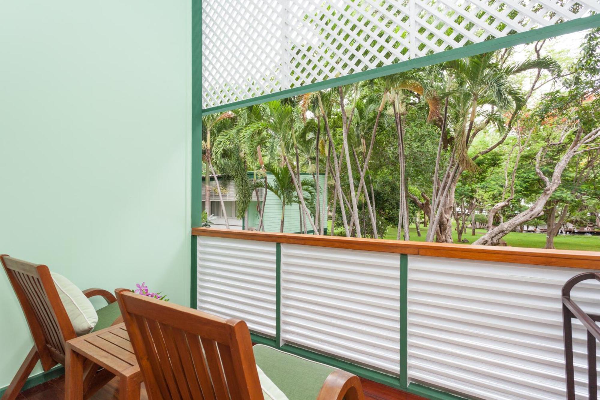 Raya Resort Beach Front - The Most Green Resort In Cha-Am Bagian luar foto