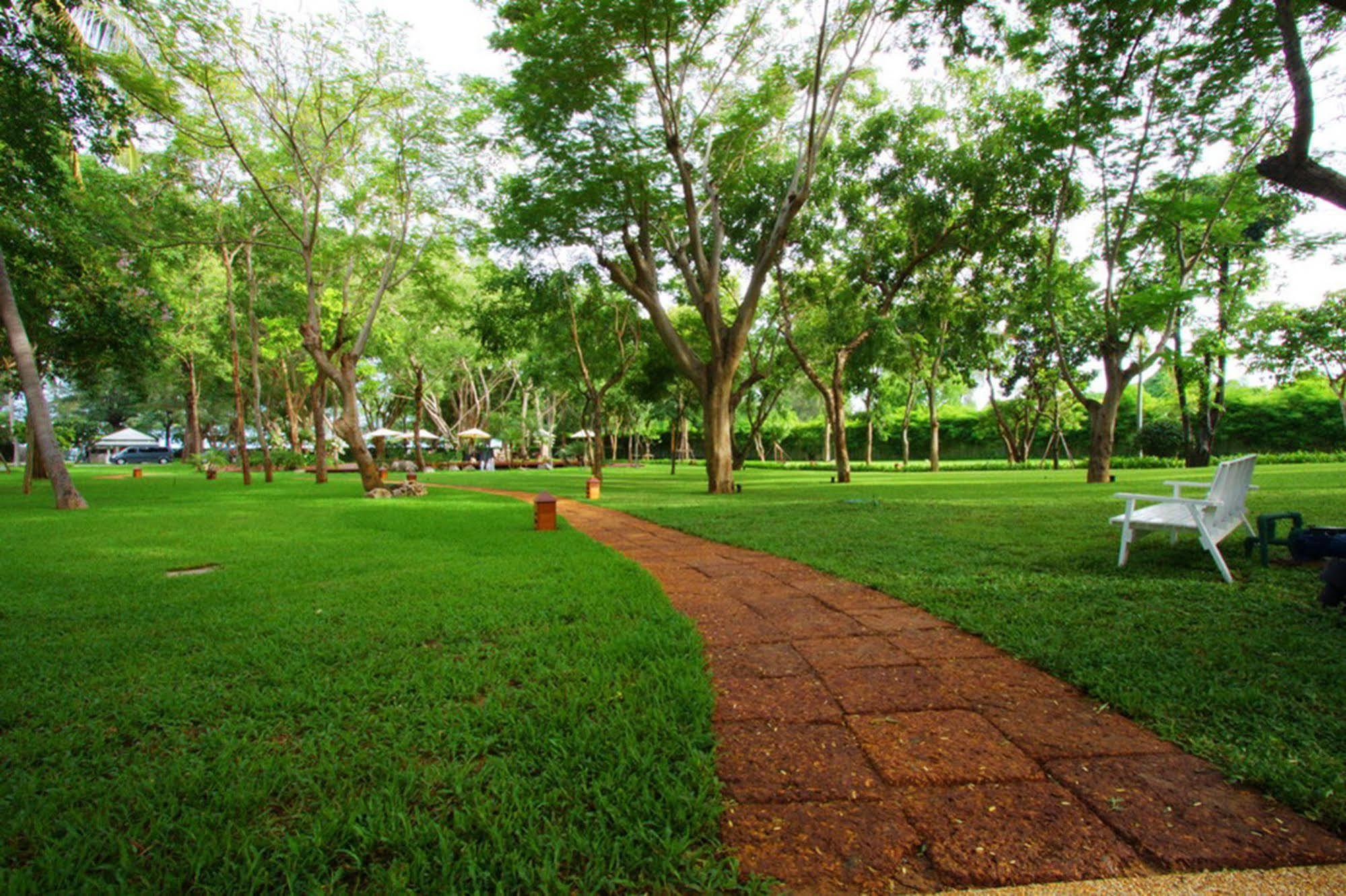 Raya Resort Beach Front - The Most Green Resort In Cha-Am Bagian luar foto